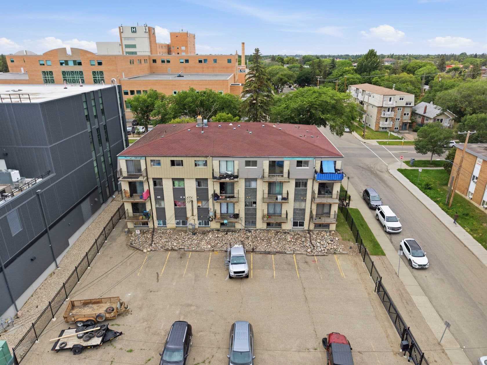 Avenue Apartments — building and grounds