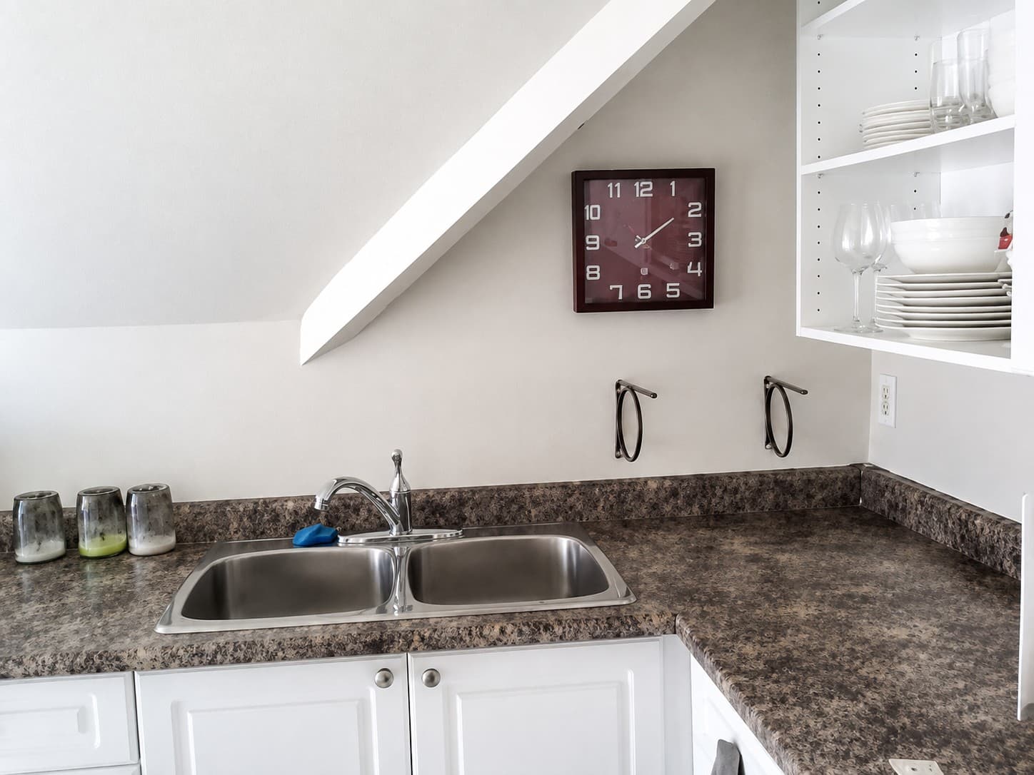 Colborne Apartments — 585 — kitchen detail