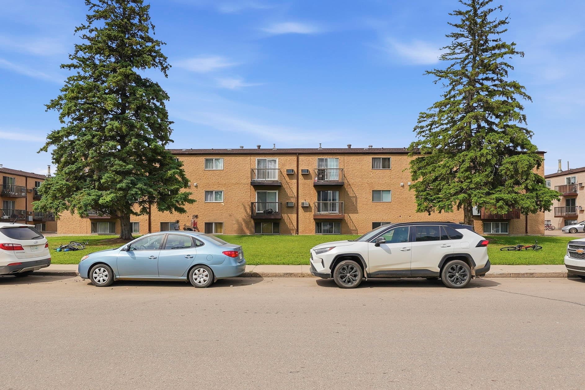 Degeer Apartments — exterior