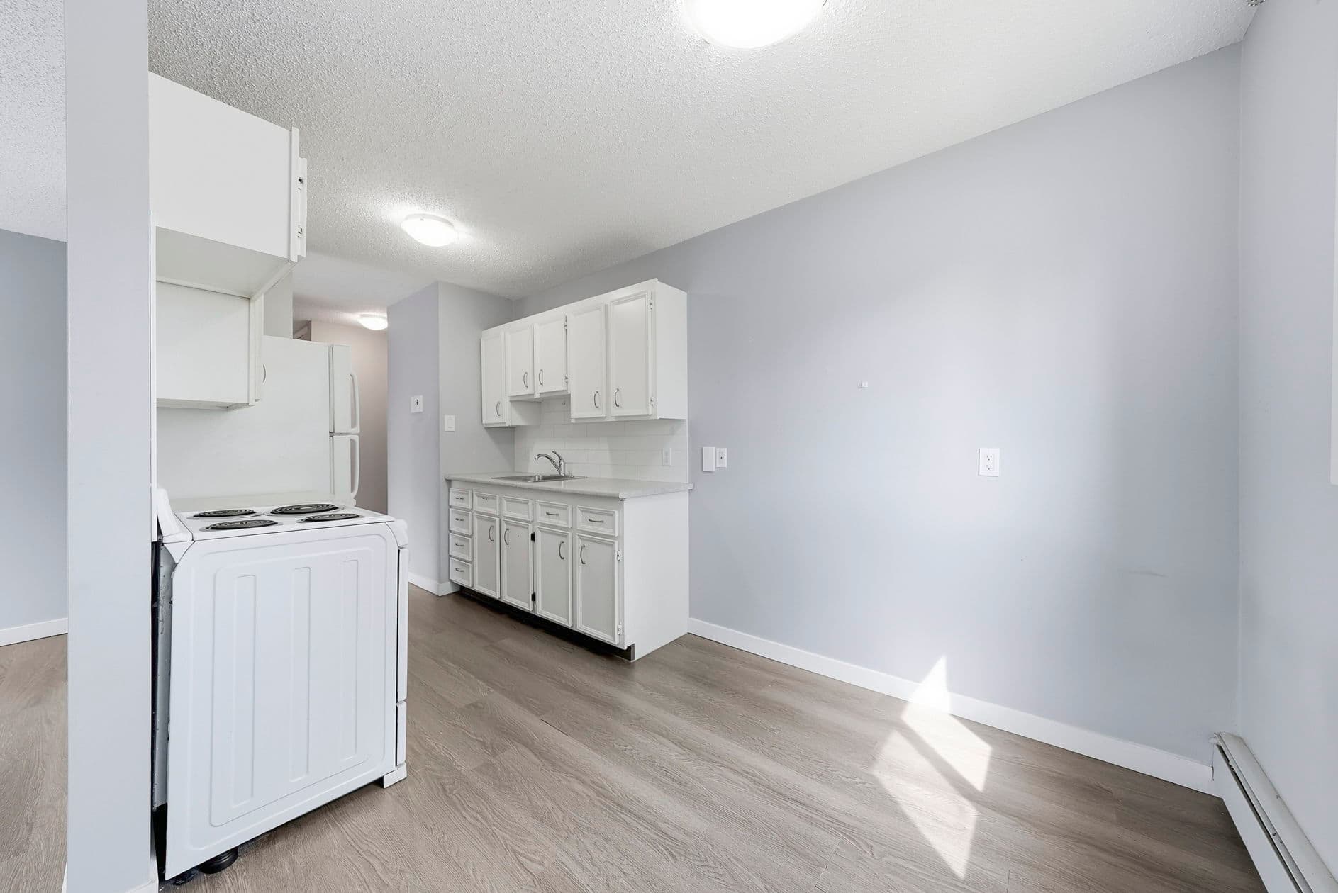 Degeer Apartments — dining area