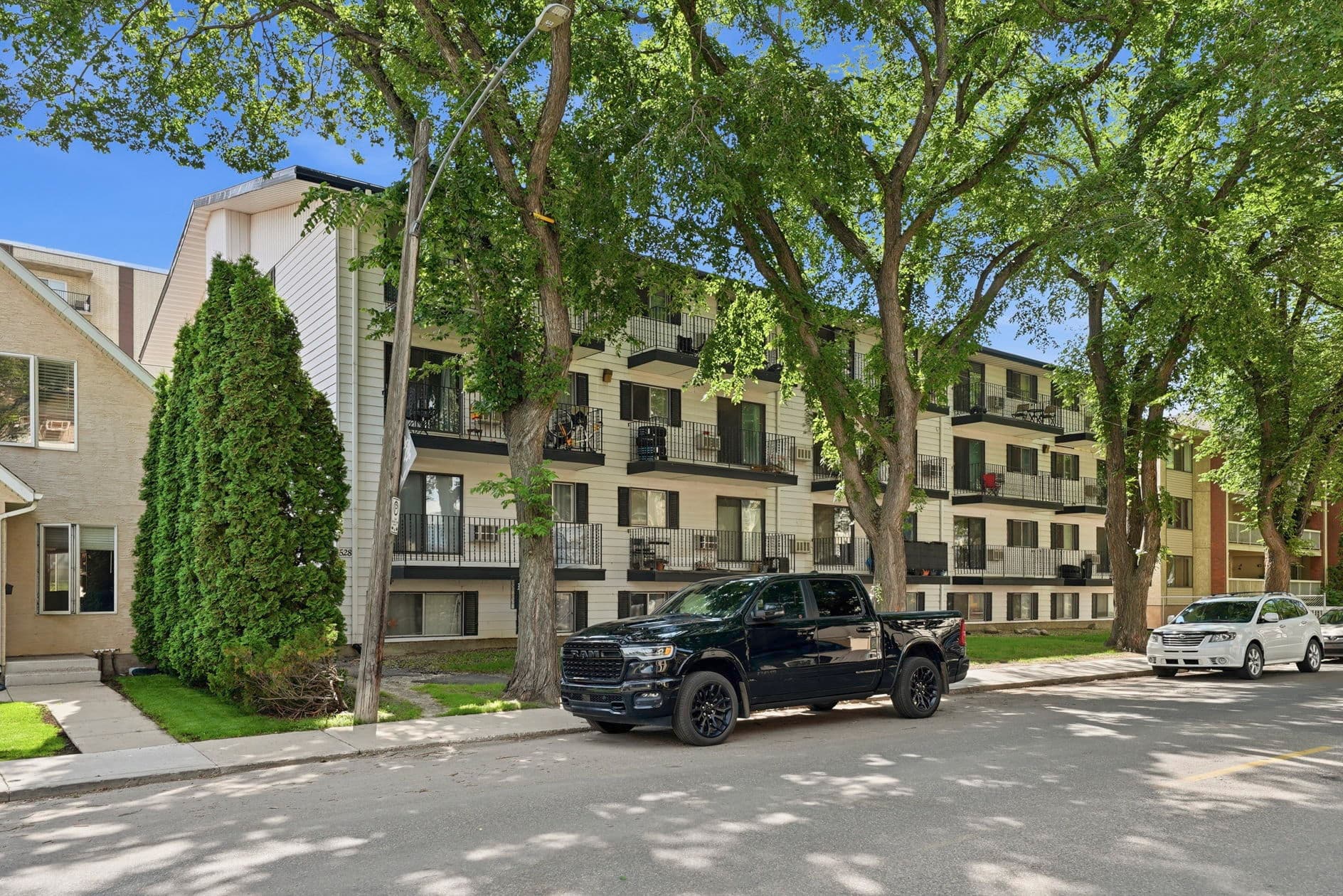 Kellwood Apartments — exterior