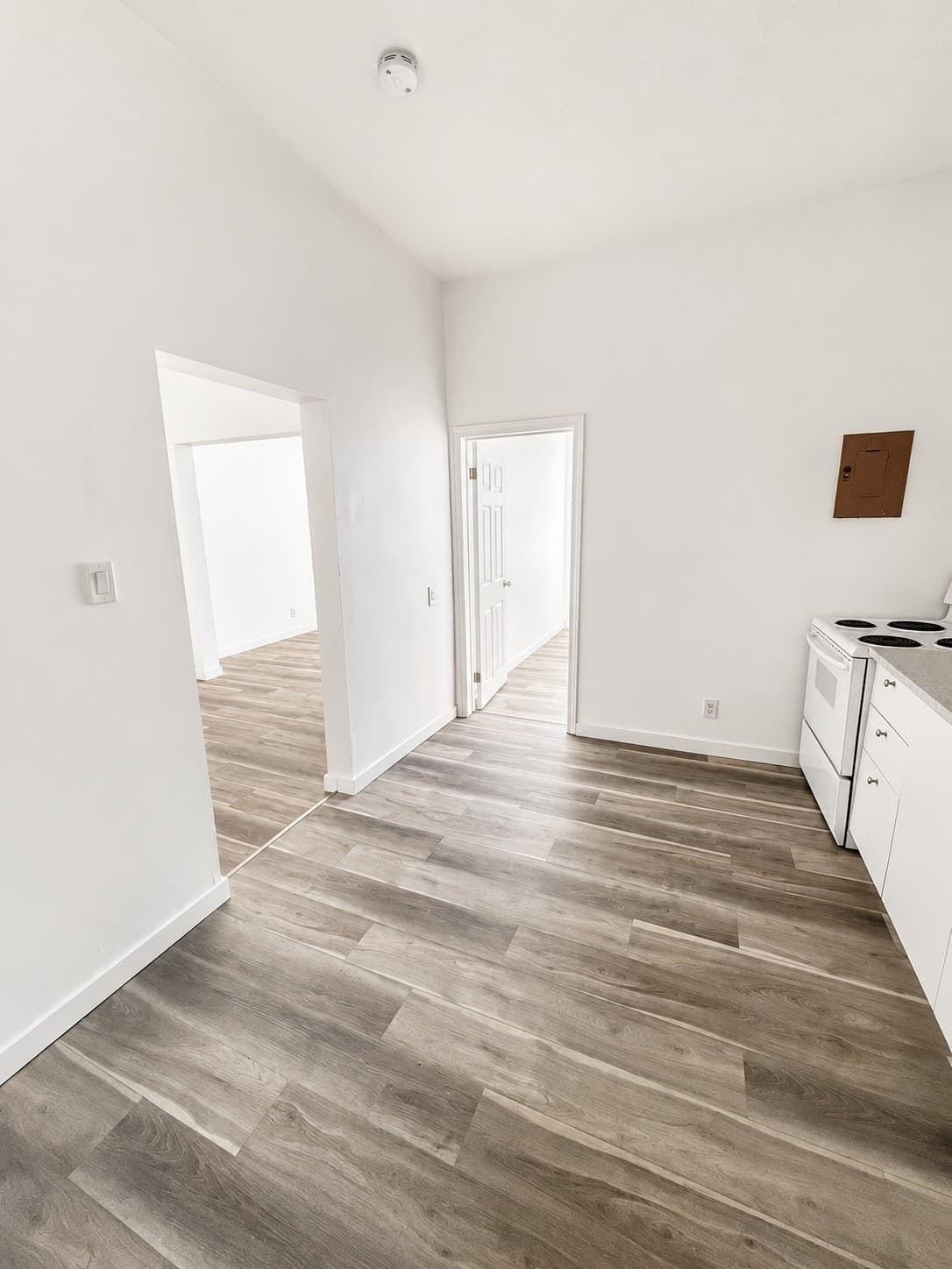 Main Apartments — kitchen and dining area